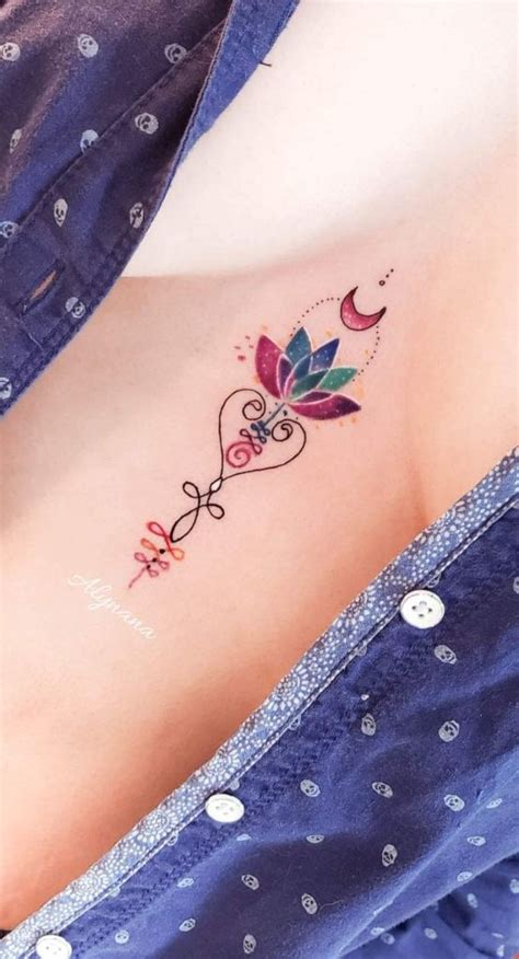 tatuajes pechos mujer|Tatuajes de pecho de mujer